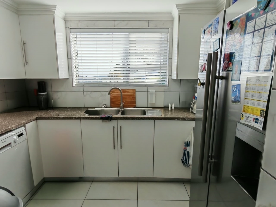 4 Bedroom Property for Sale in Herolds Bay Western Cape